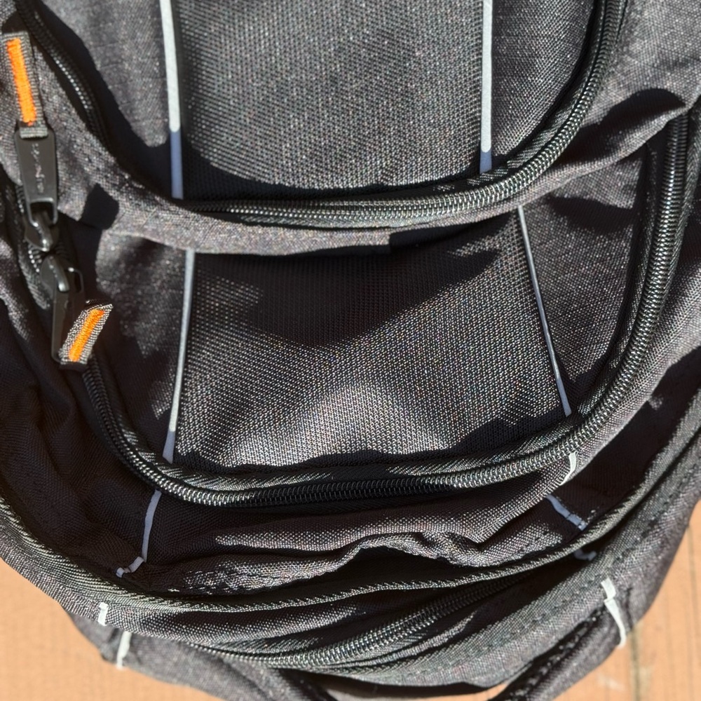Amazon Basics Laptop Backpack - Picture 3 of 12